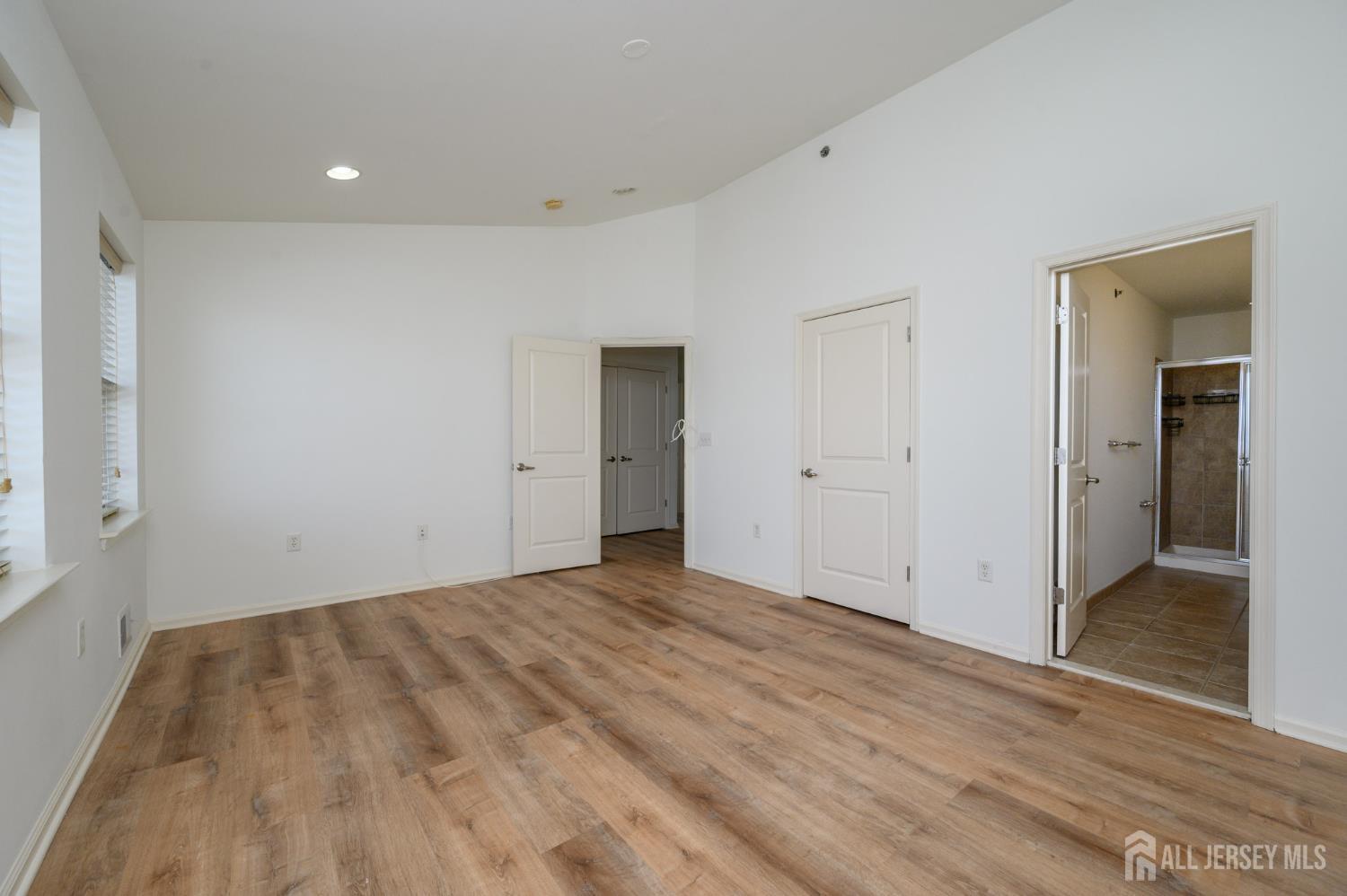 361 Lehigh Avenue Perth Amboy, NJ 08861 - Photo 15 of 28