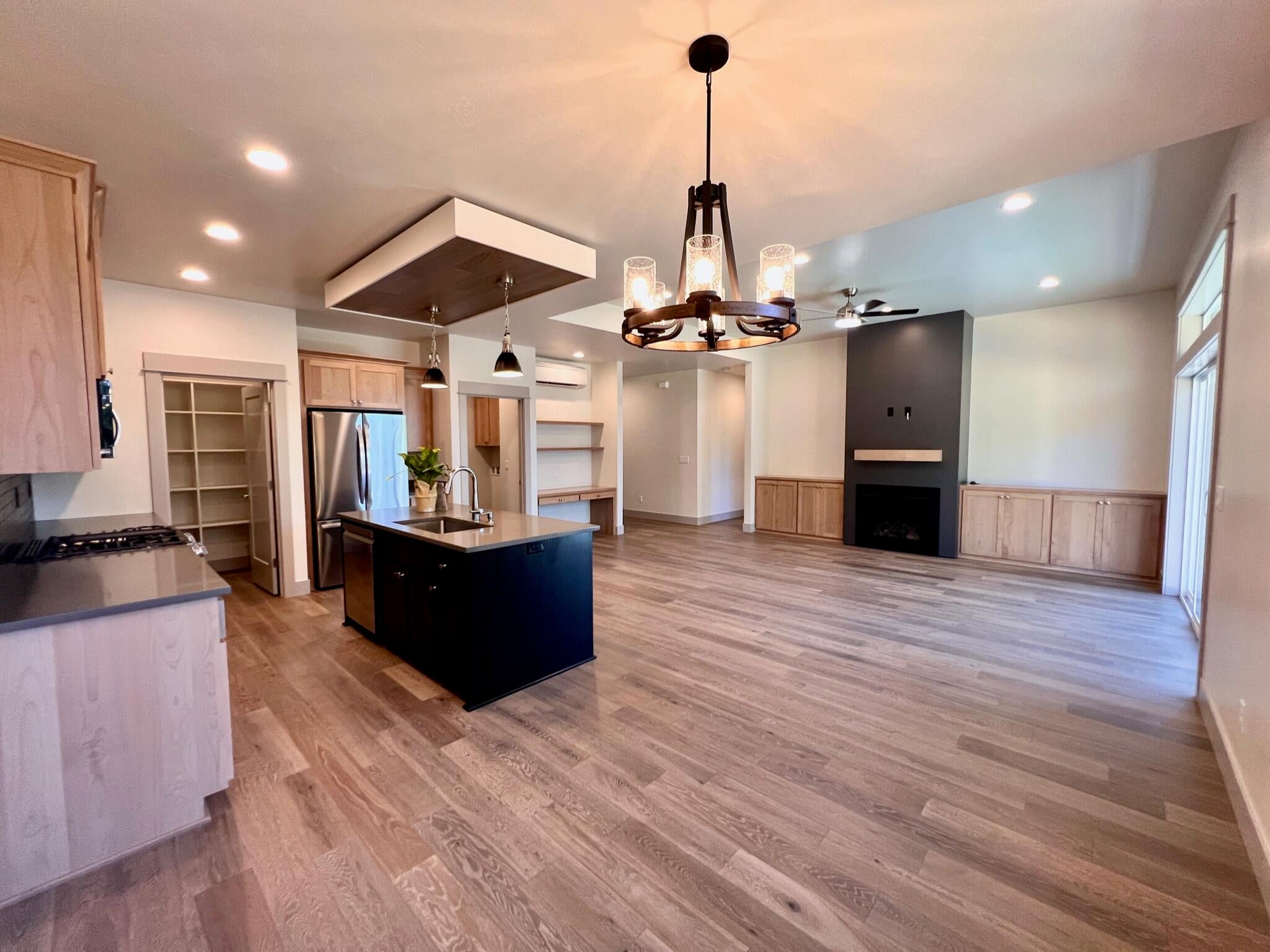 355 Randy Street Ashland, OR 97520 - Photo 2 of 35 Living Area