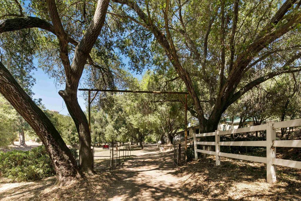 15426 Vali Hai Road Poway, CA 92064 - Photo 2 of 7