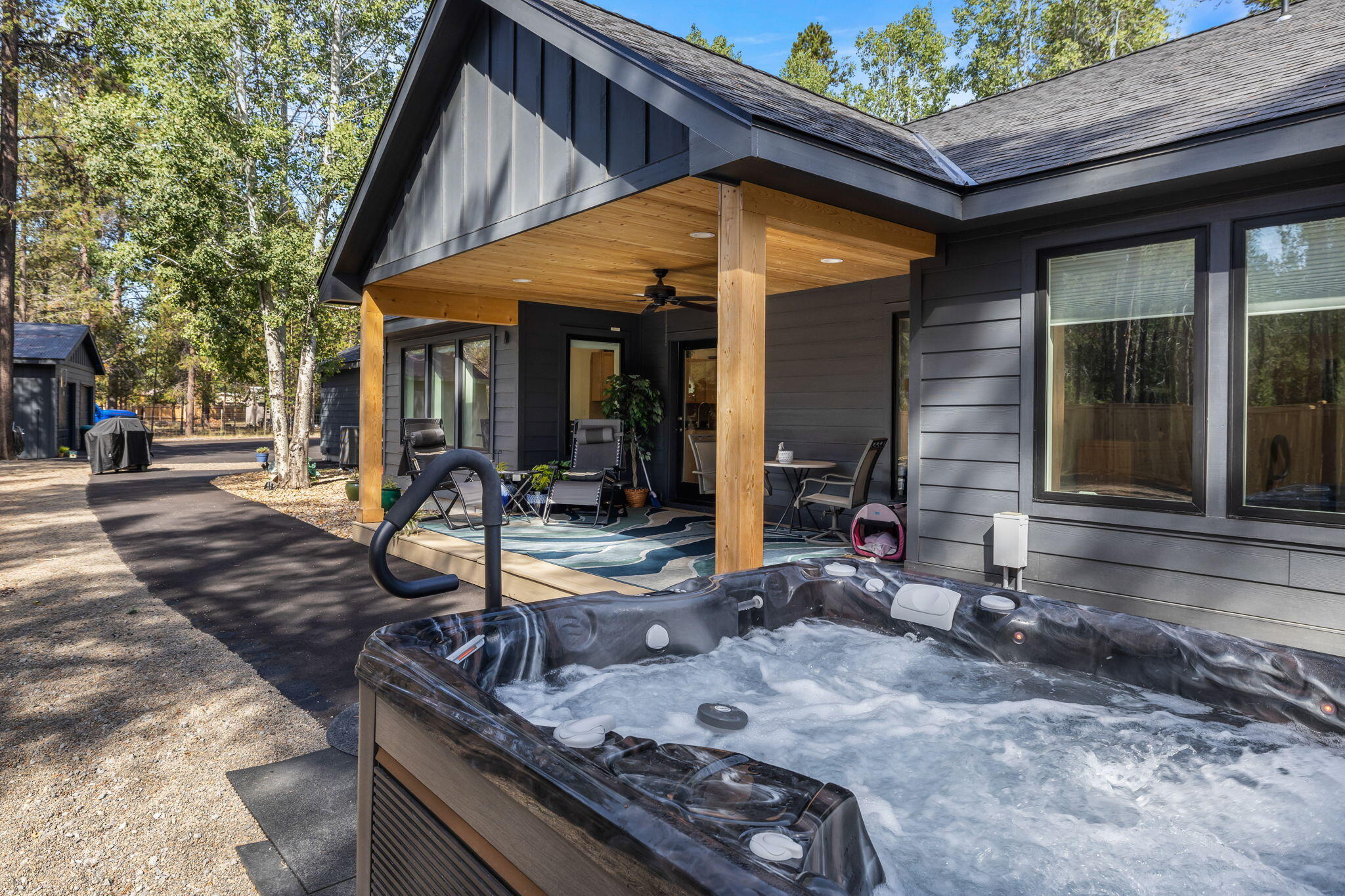 15943 Cascade Lane La Pine, OR 97739 - Photo 5 of 55 Hot Tub
