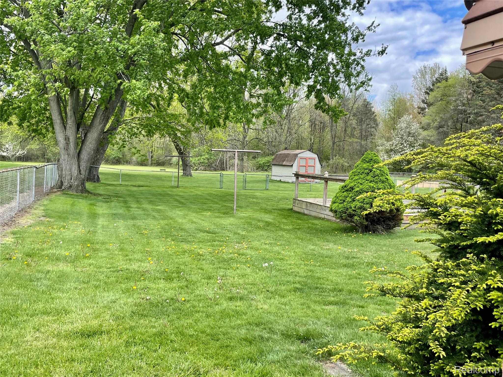 7234 Davison Road Davison, MI 48423 - Photo 2 of 26 IMG_6334.jpeg