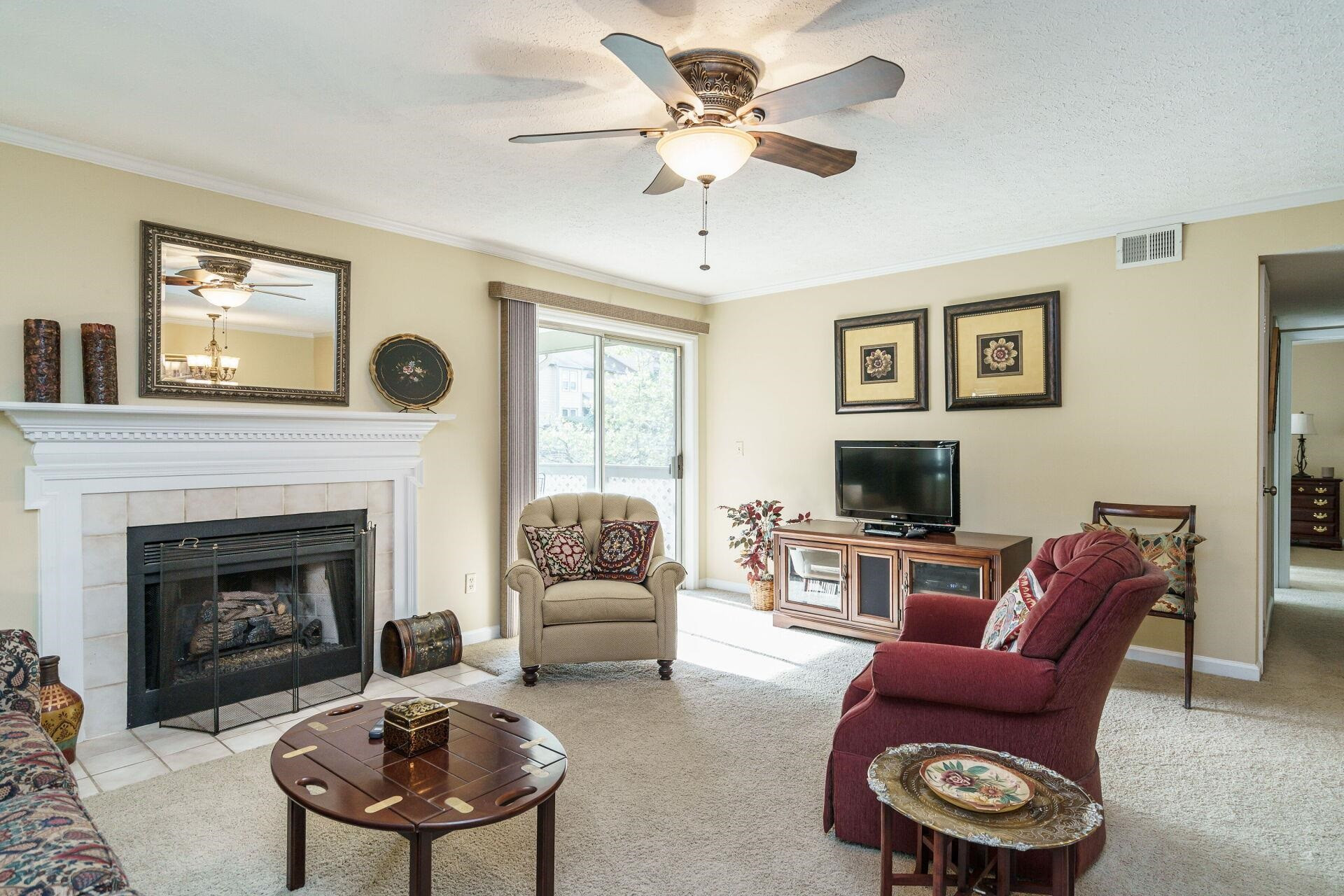 709 Broad Leaf Circle, Unit 709 Raleigh, NC 27613 - Photo 6 of 22 Den/Family/Great Room