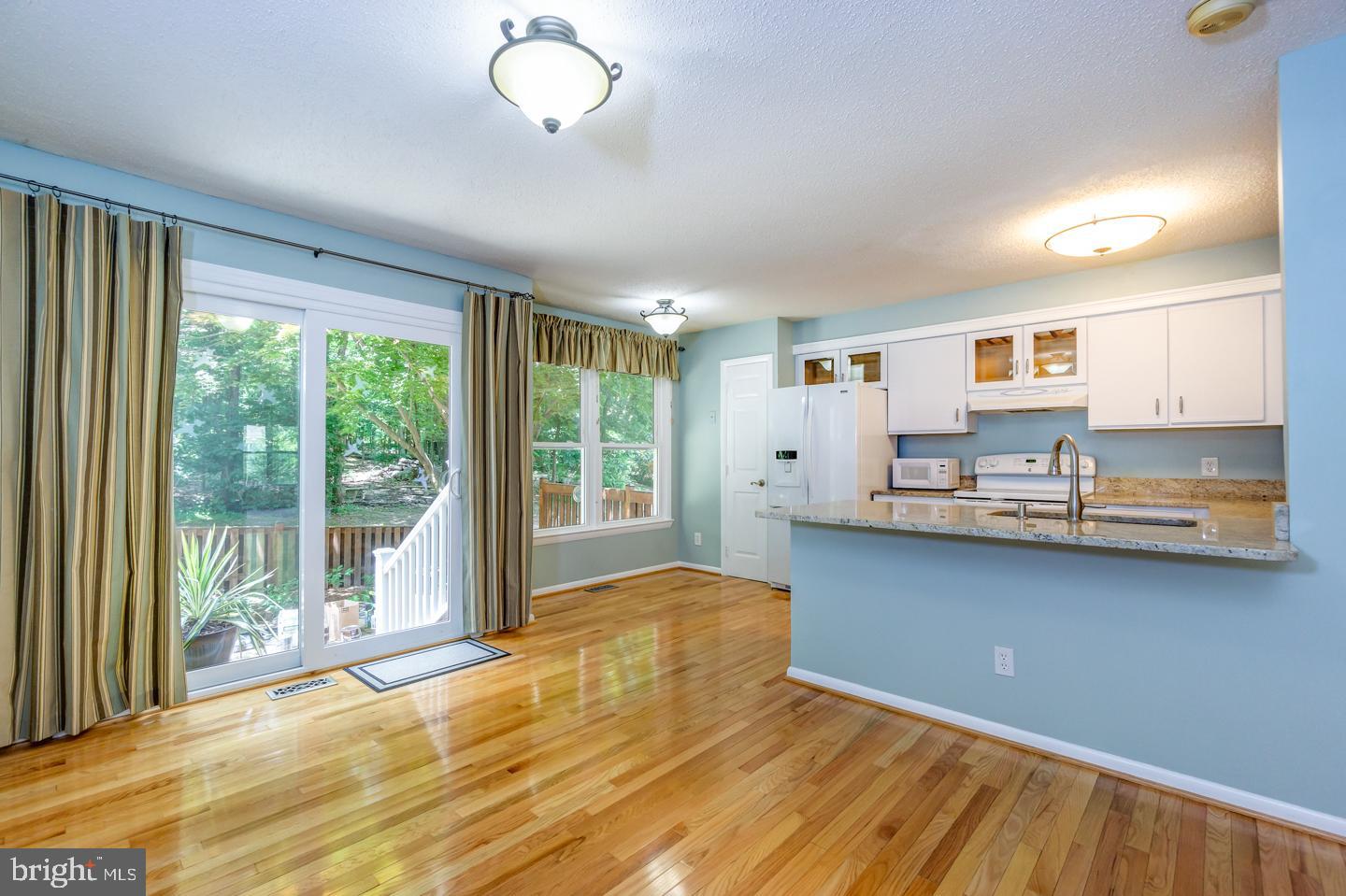 1635 Oak Spring Way Reston, VA 20190 - Photo 13 of 33 LARGE OPEN FAM RM, BRKFST RM AND KITCHEN