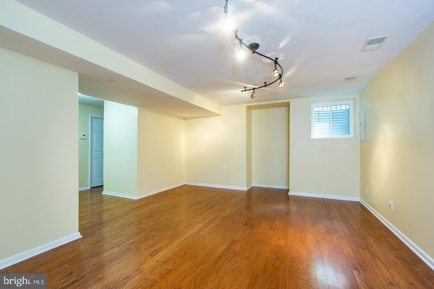 1635 Oak Spring Way Reston, VA 20190 - Photo 21 of 33 RECREATION ROOM