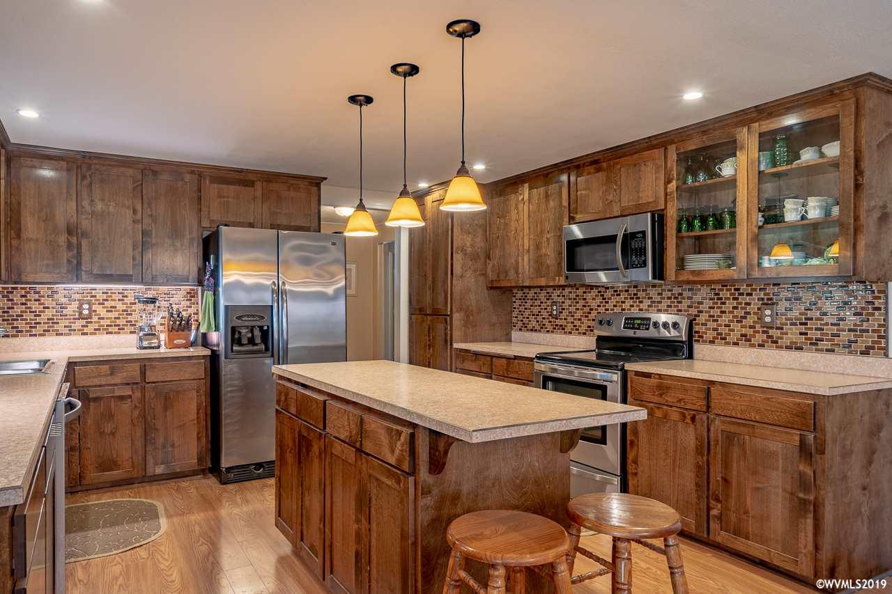 38743 Morningstar Road Northeast Albany, OR 97321 - Photo 9 of 42 Gallery Image 9