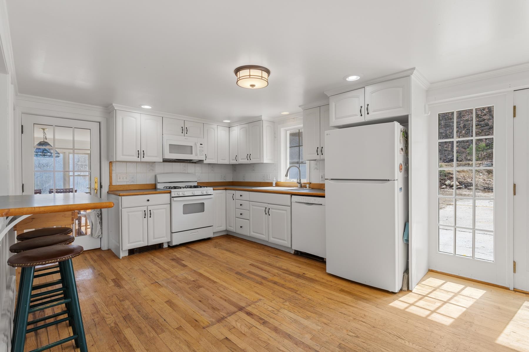 699 Kings Highway Middleton, NH 03887 - Photo 10 of 39