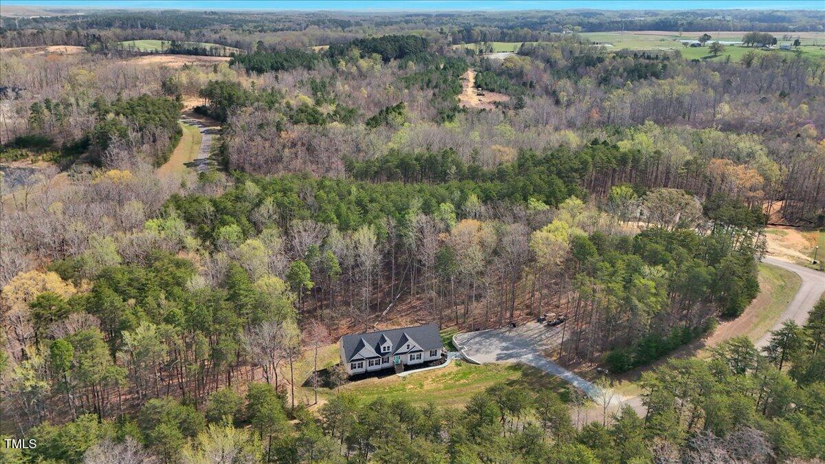 a view of a back yard of a house
