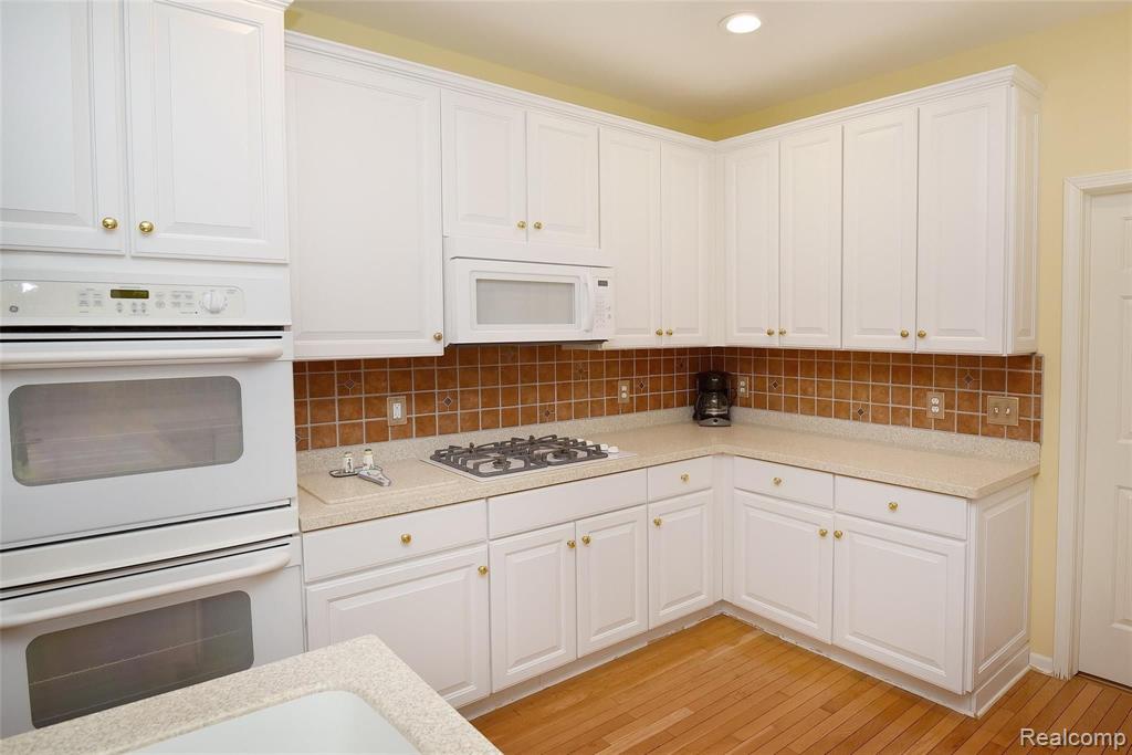 3629 Windingbrook Circle Rochester Hills, MI 48309 - Photo 10 of 33