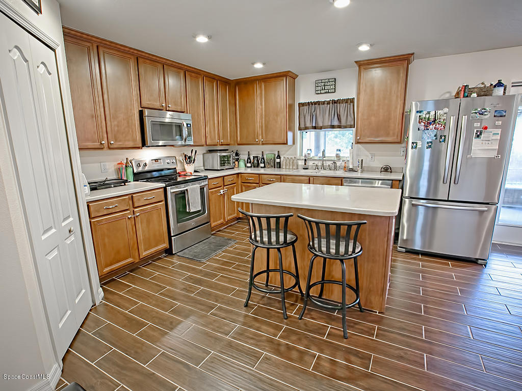 744 Giblin Avenue Southwest Palm Bay, FL 32908 - Photo 3 of 35 744giblin_MLS_8