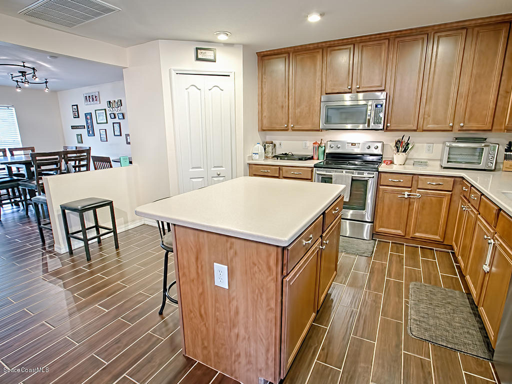 744 Giblin Avenue Southwest Palm Bay, FL 32908 - Photo 4 of 35 744giblin_MLS_9