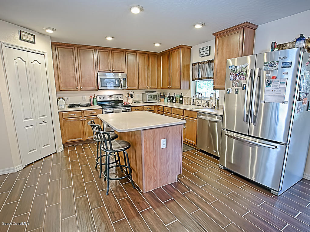 744 Giblin Avenue Southwest Palm Bay, FL 32908 - Photo 8 of 35 744giblin_MLS_17