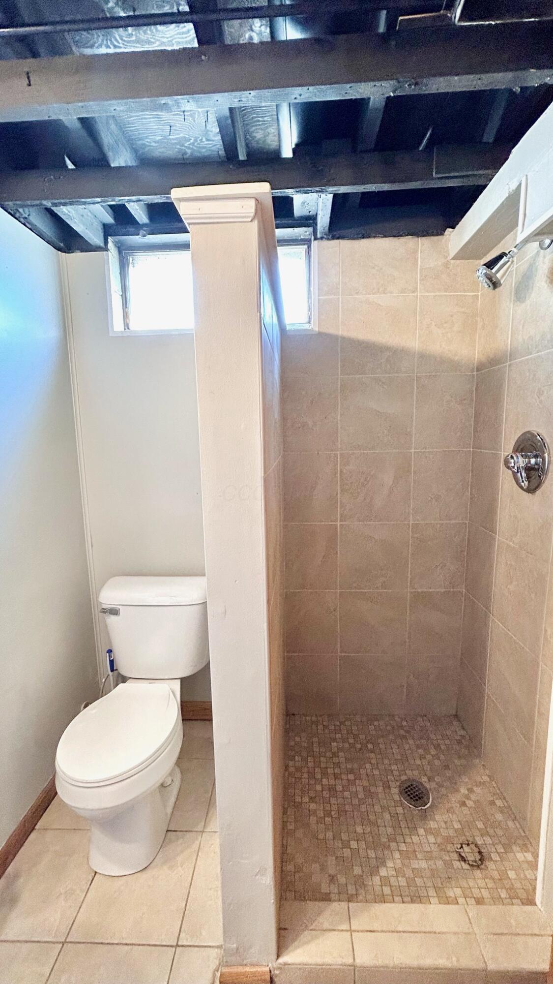 303 Spring Street Lancaster, OH 43130 - Photo 23 of 27 Bath2a