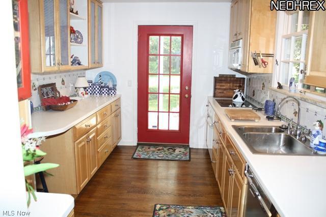 Kitchen door lead to Pergola. Lots of pretty cupboards.