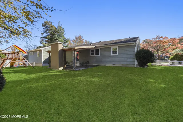 a view of house with backyard