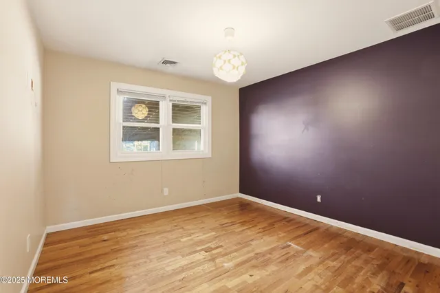 a view of empty room with window