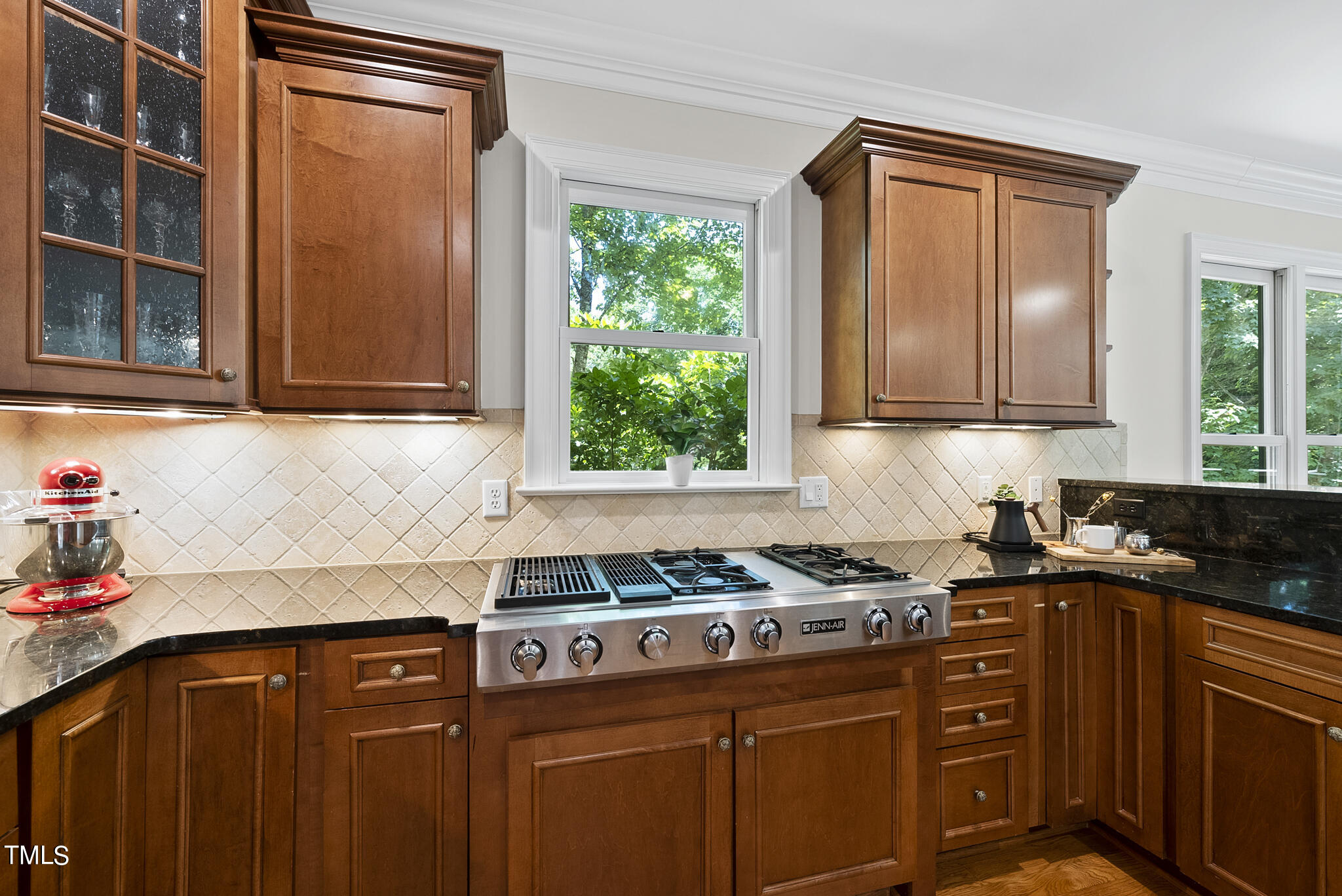 8412 Norman Estates Way Raleigh, NC 27613 - Photo 25 of 77 Gas cooktop