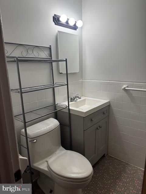 19 East Lincoln Street, Unit B Media, PA 19063 - Photo 8 of 14 a bathroom with a toilet sink and shower
