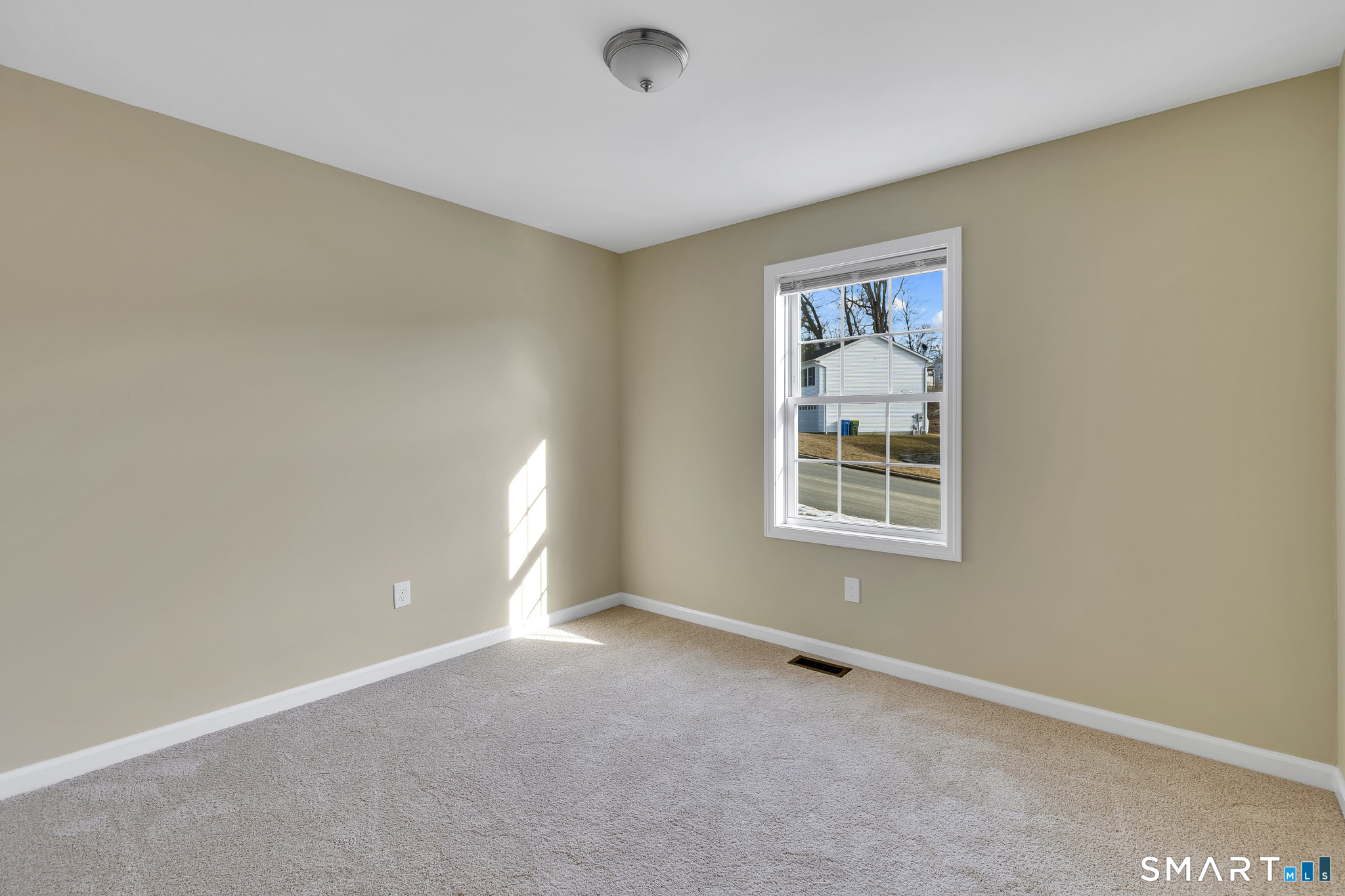 44 Shadybrook Lane Waterbury, CT 06706 - Photo 13 of 37