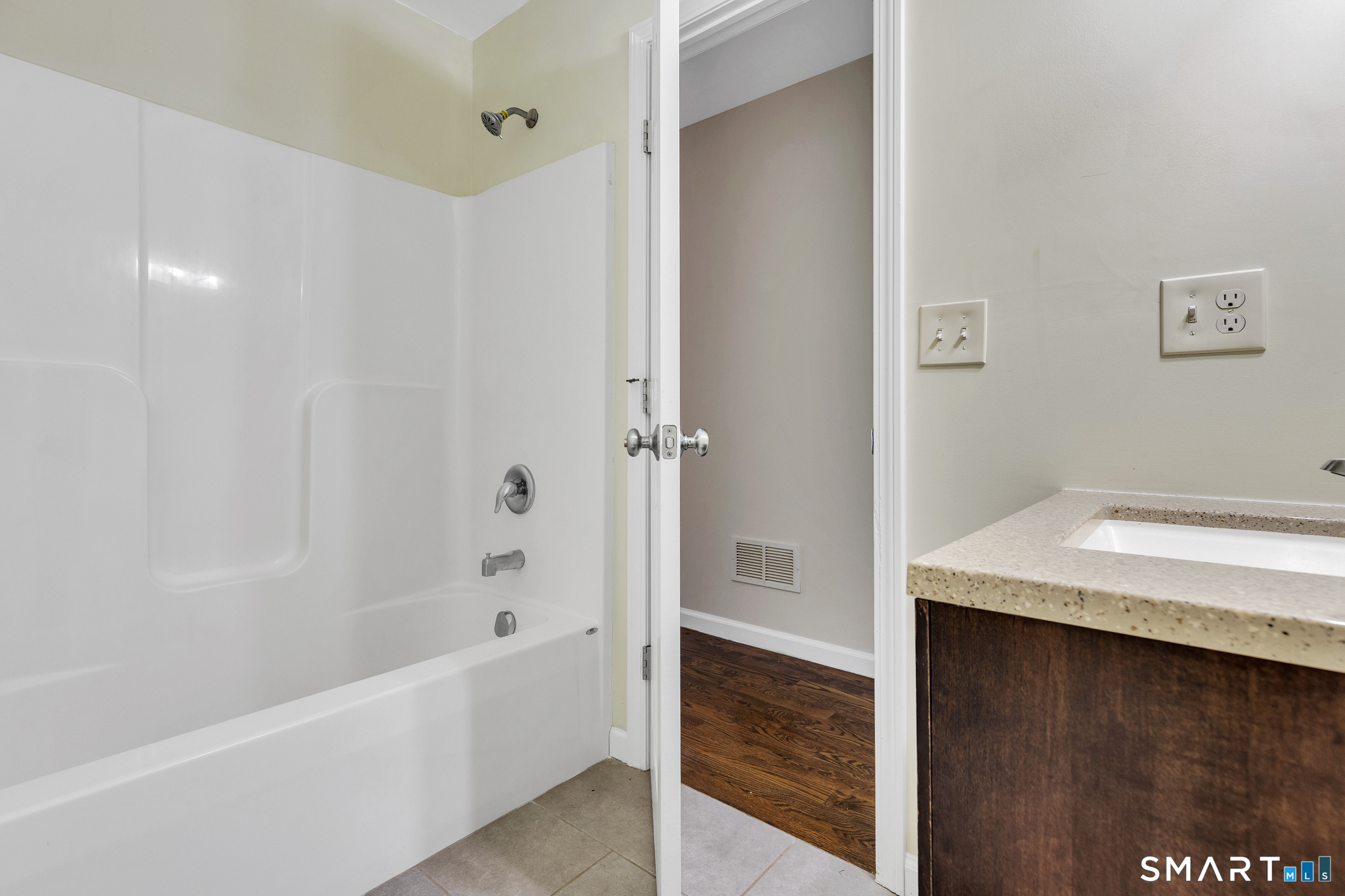 44 Shadybrook Lane Waterbury, CT 06706 - Photo 16 of 37