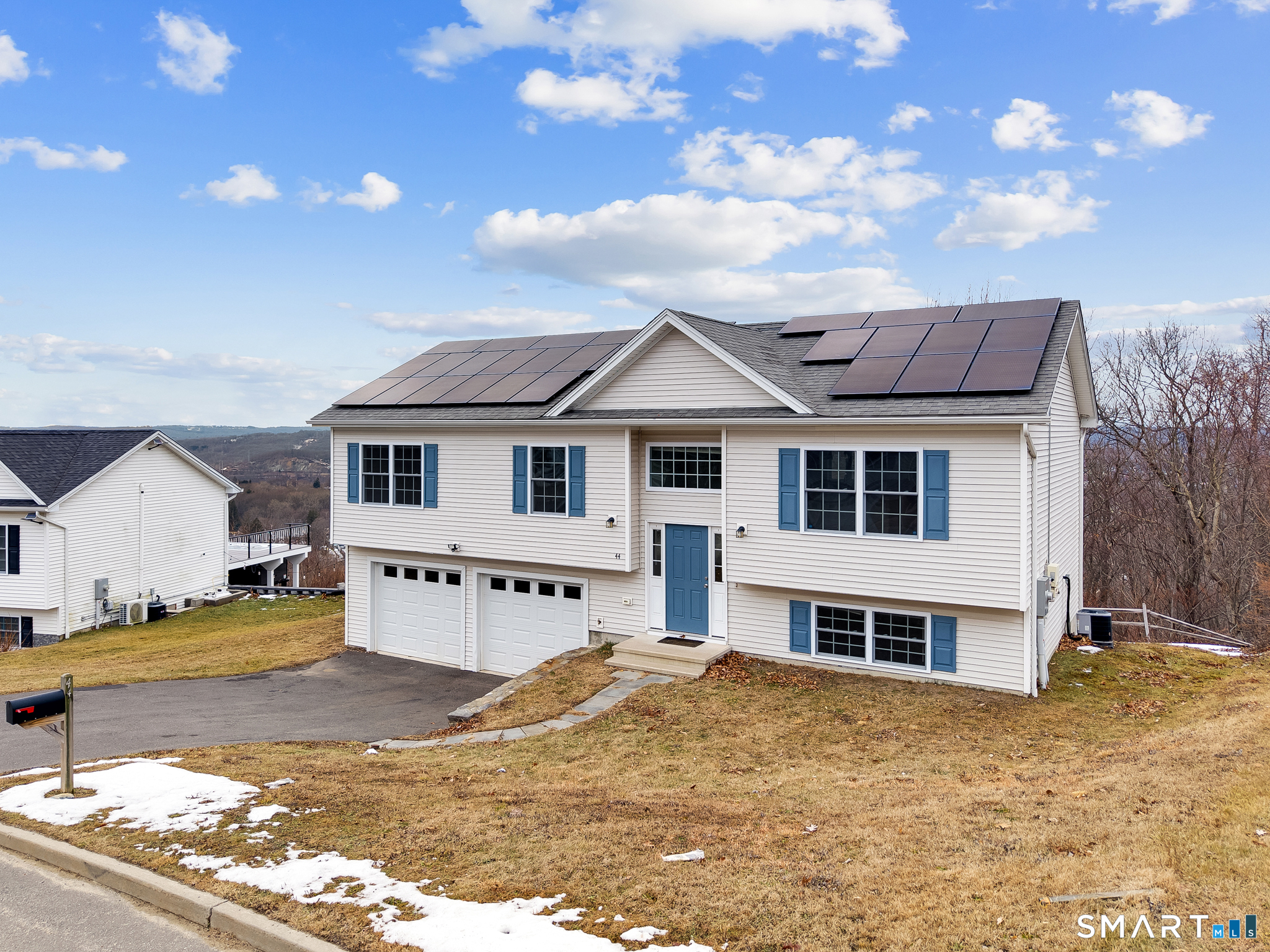 44 Shadybrook Lane Waterbury, CT 06706 - Photo 2 of 37