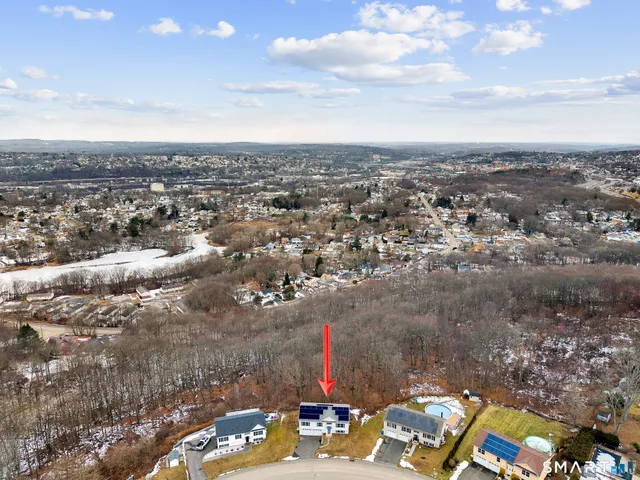 $380,000 | 44 Shadybrook Lane, Waterbury, CT 06706