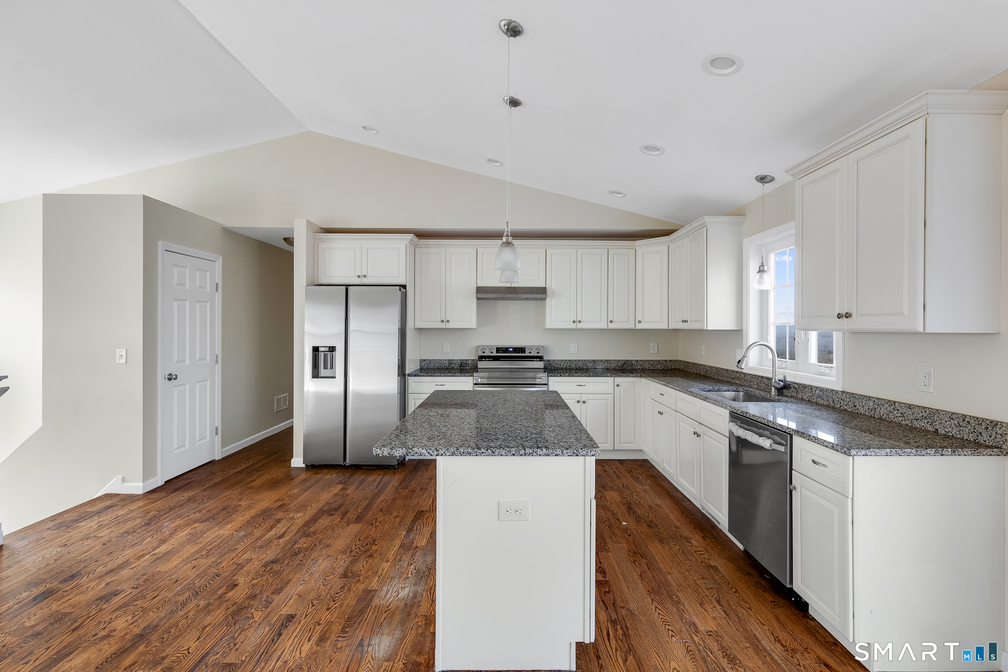 44 Shadybrook Lane Waterbury, CT 06706 - Photo 7 of 37