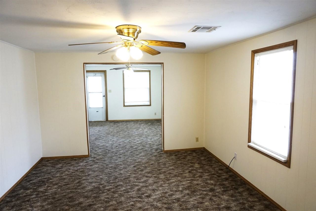 710 Locust Street Perry, OK 73077 - Photo 7 of 24 Gallery Image 7