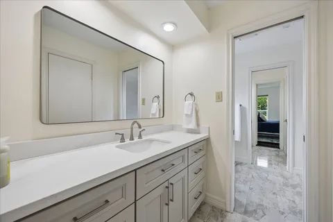 $1,080,000 | 306 Gessner Road, Bunker Hill Village, TX 77024