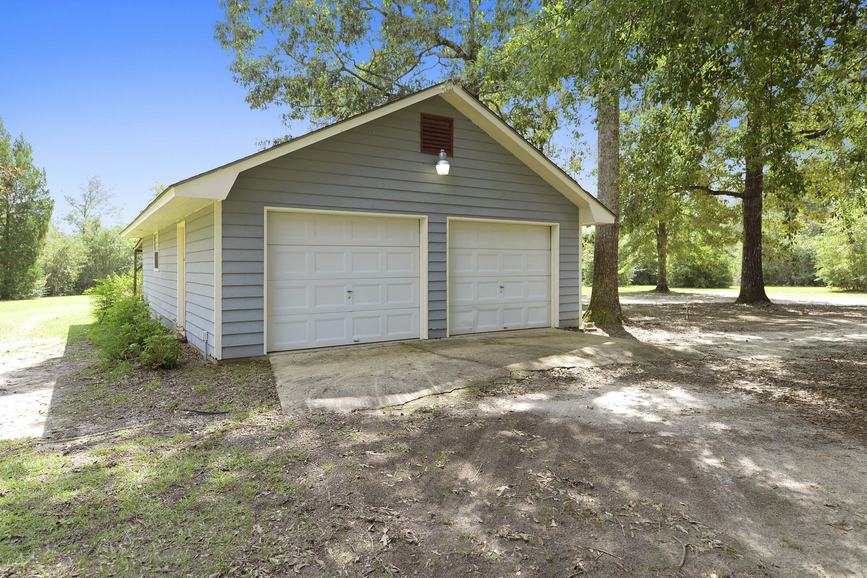 418 Wire Road East Perkinston, MS 39573 - Photo 3 of 28 003