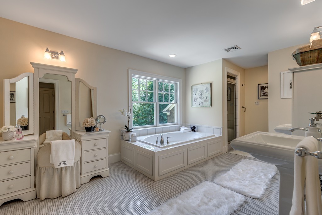 10 Ledgewood Road Winchester, MA 01890 - Photo 16 of 30 Gallery Image 16