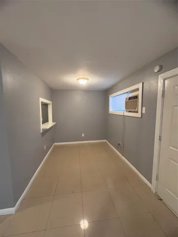 $795 | 4807 Mallow Street, Unit 5, Houston, TX 77033