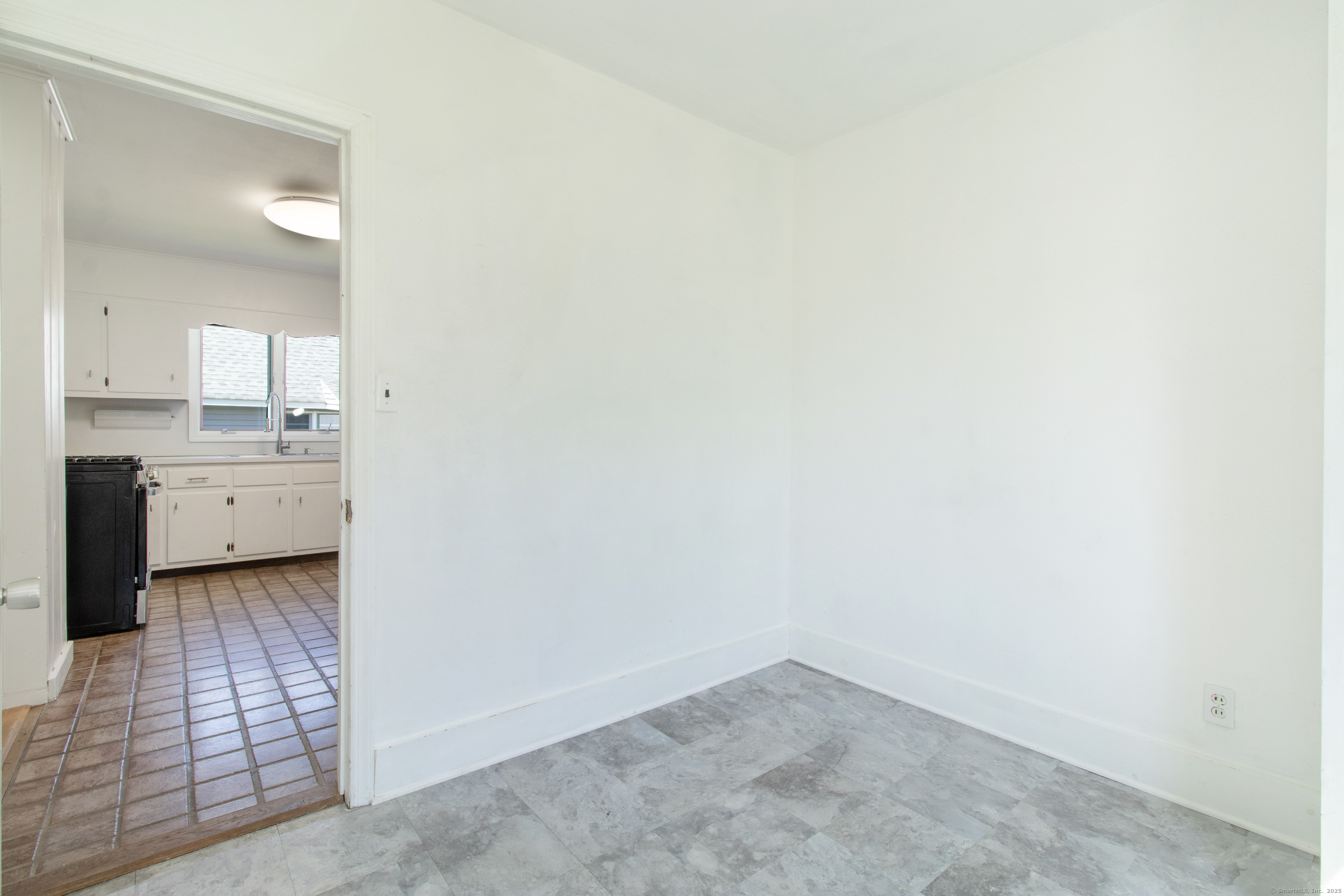 38 Mohican Road Old Saybrook, CT 06475 - Photo 11 of 34