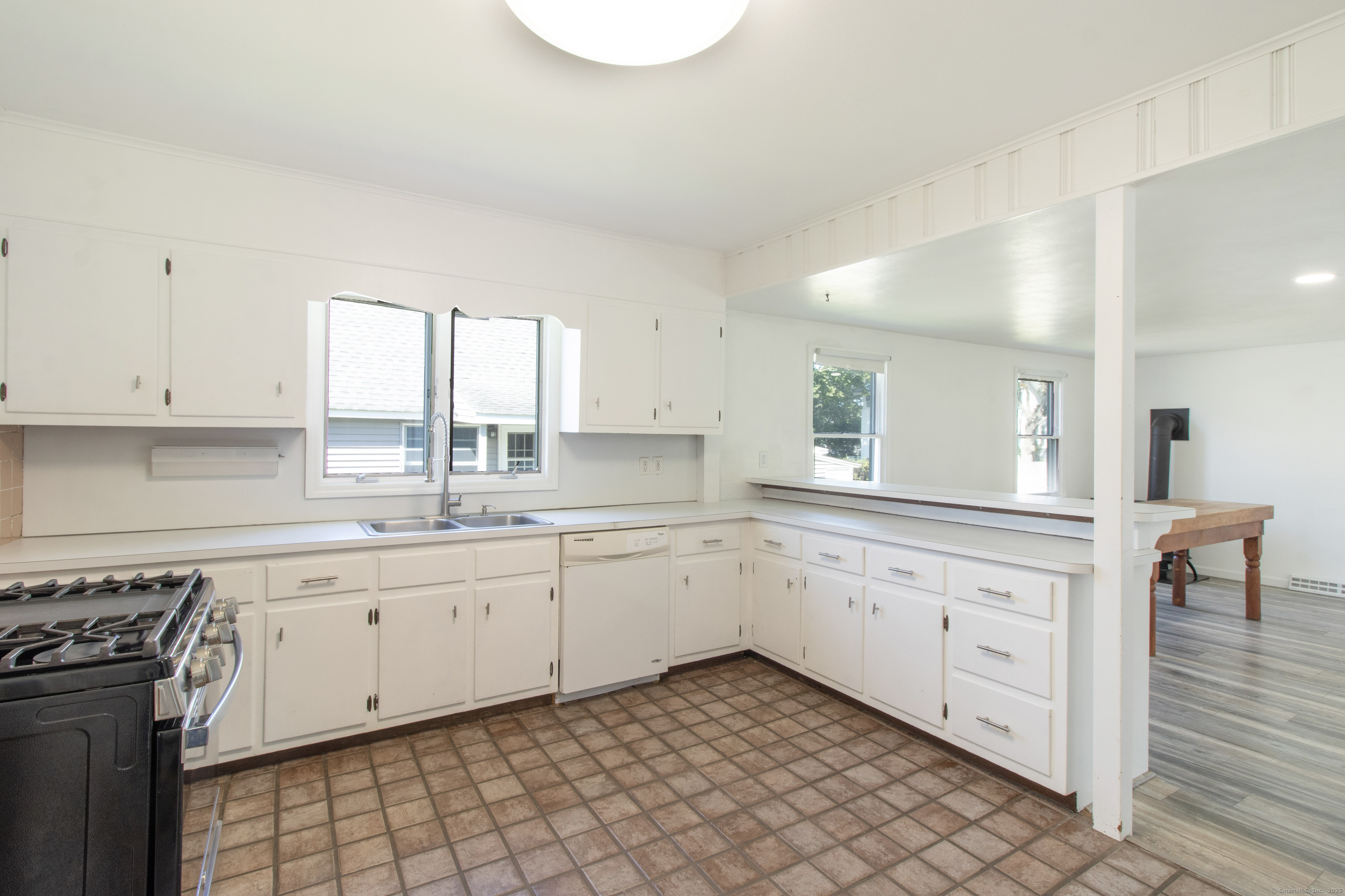 38 Mohican Road Old Saybrook, CT 06475 - Photo 12 of 34