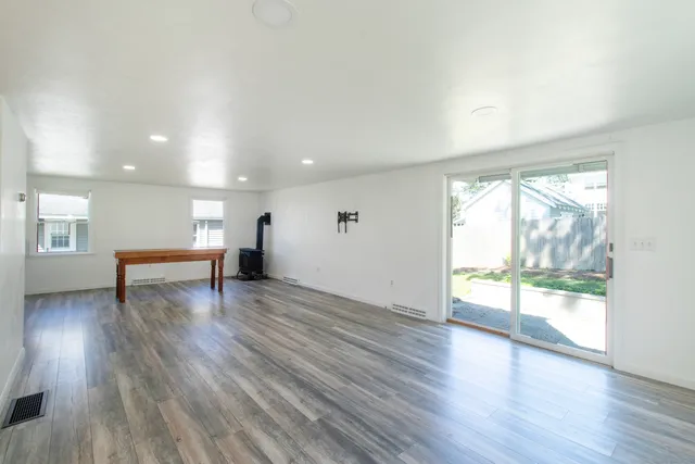 $2,800 | 38 Mohican Road, Old Saybrook, CT 06475