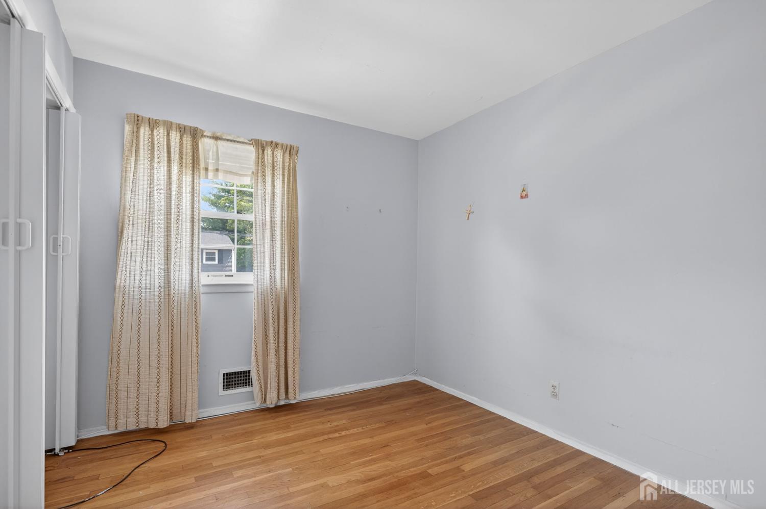 24 Moryan Road Edison, NJ 08817 - Photo 12 of 33 a view of an empty room with wooden floor and a window