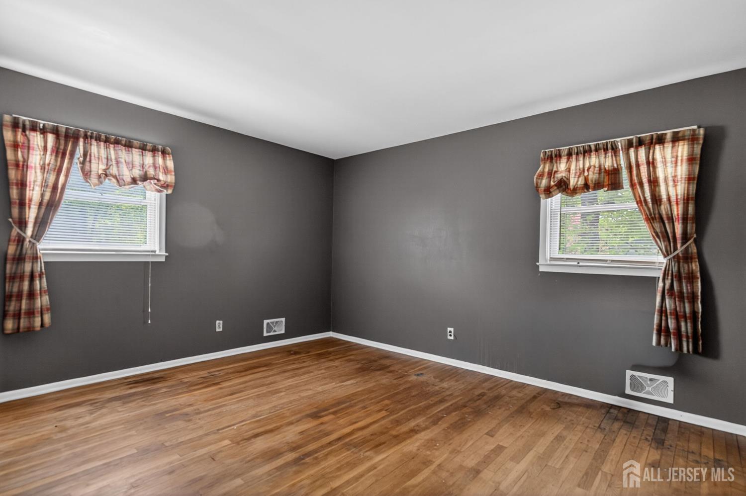 24 Moryan Road Edison, NJ 08817 - Photo 13 of 33 a view of empty room with wooden floor and fan