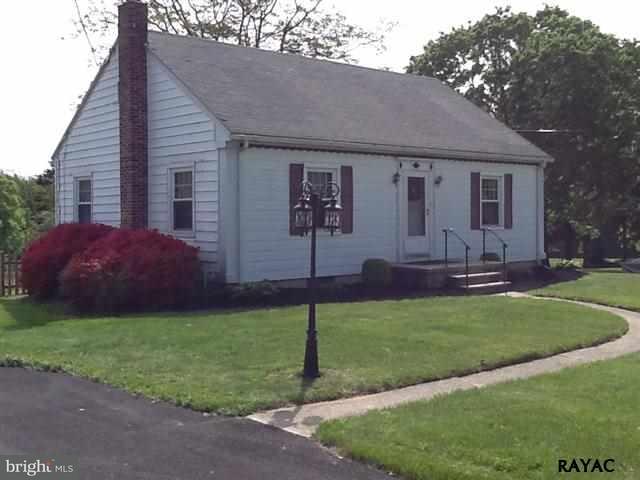 1943 North Hills Road York, PA 17406 - Photo 2 of 24 Gallery Image 2