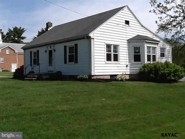 1943 North Hills Road York, PA 17406 - Photo 4 of 24 Gallery Image 4