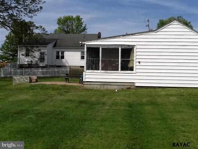 1943 North Hills Road York, PA 17406 - Photo 7 of 24 Gallery Image 7