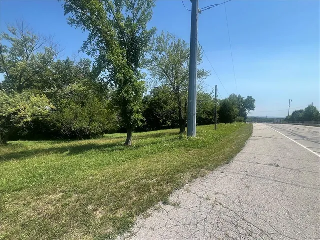 $150,000 | 6217 Northwest Roanridge Road, Kansas City, MO 64151