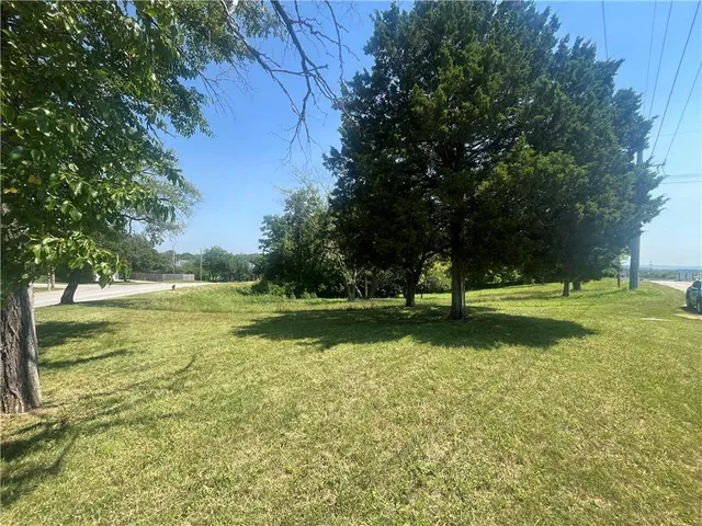 $150,000 | 6217 Northwest Roanridge Road, Kansas City, MO 64151