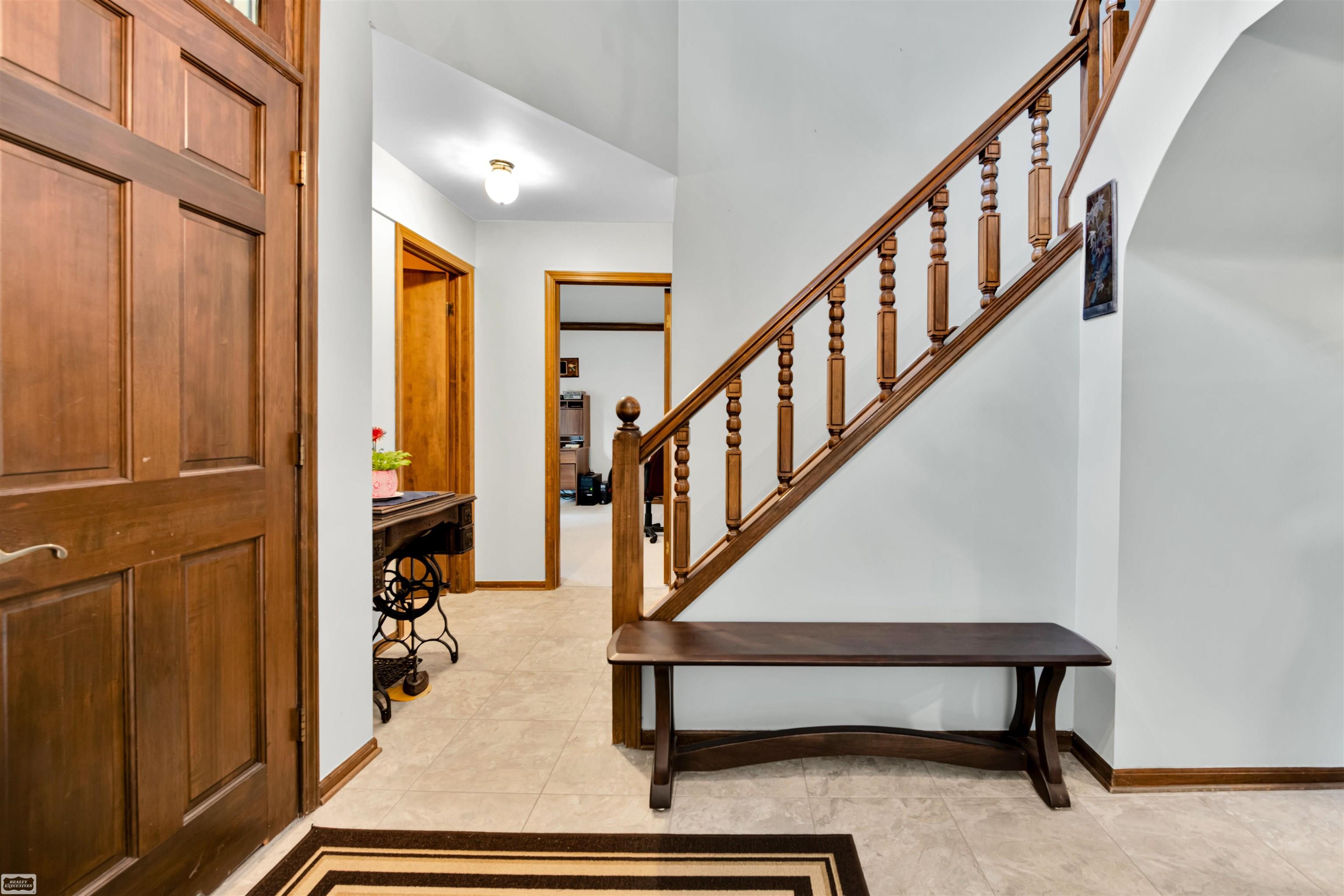 2401 Chalet Drive Rochester, MI 48309 - Photo 6 of 45 50176330-735edee9-ee58-437a-9cac-730690e3b9a0.JPG