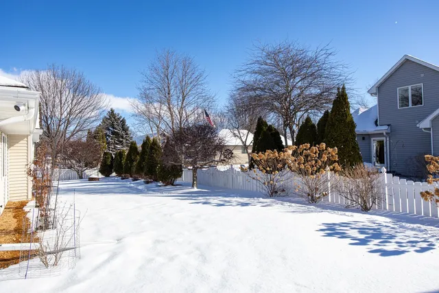 $464,900 | 527 Applewood Drive, Kimberly, WI 54136