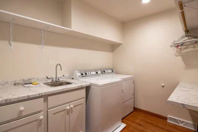 $464,900 | 527 Applewood Drive, Kimberly, WI 54136