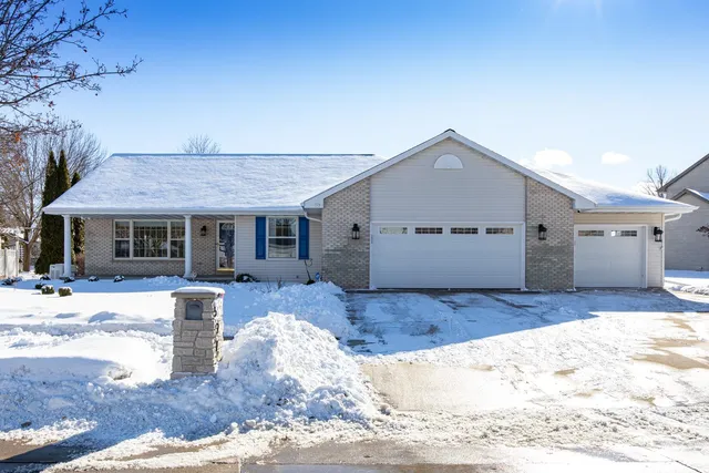 $464,900 | 527 Applewood Drive, Kimberly, WI 54136