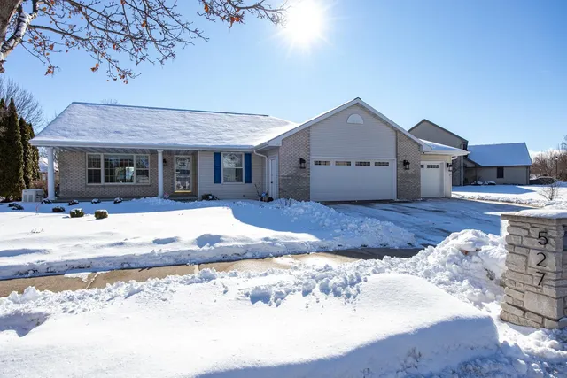 $464,900 | 527 Applewood Drive, Kimberly, WI 54136