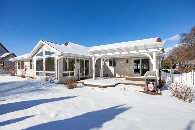 $464,900 | 527 Applewood Drive, Kimberly, WI 54136