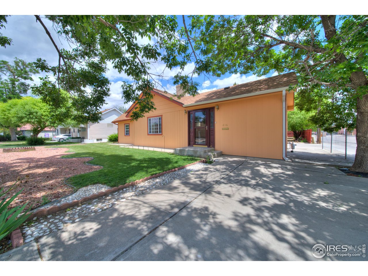 616 West Street Fort Morgan, CO 80701 - Photo 3 of 21 a view of a house with a tree