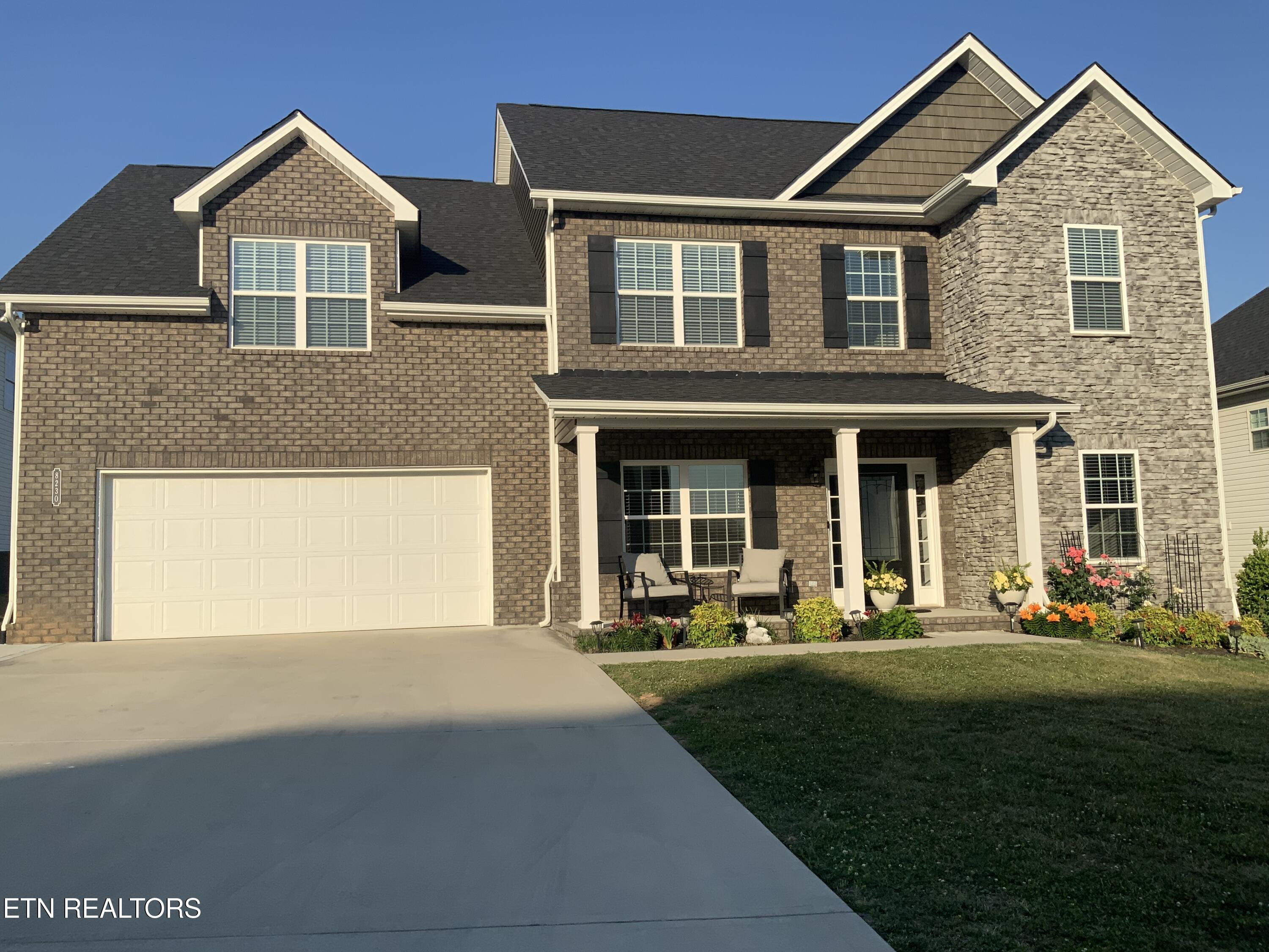 8230 Equinox Lane Powell, TN 37849 - Photo 2 of 40 IMG_2370