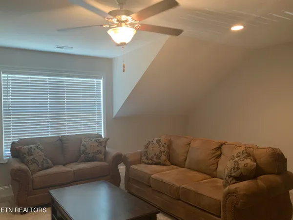 $575,000 | 8230 Equinox Lane, Powell, TN 37849